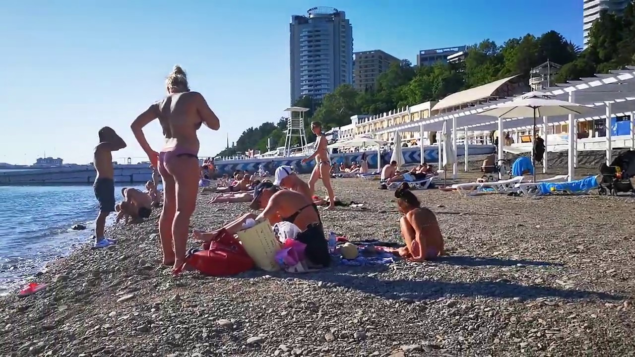 Развратная русская туристка на море