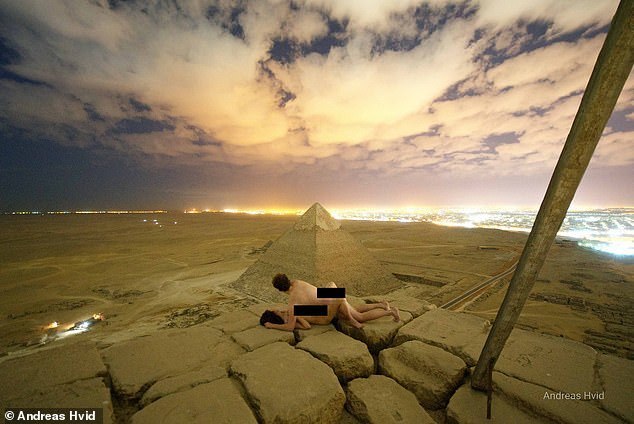 Туристы похвалились фотографией секса на вершине пирамиды в Египте: их ищут власти - «ЕГИПЕТ»