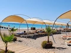 Российских туристов в соотечественниках раздражает любовь к алкоголю и недоброжелательность - «Новости»