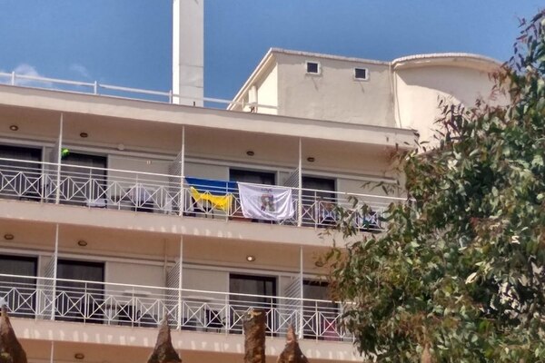 Выгнали детей из-за флага! Популярный отель Греции попал в громкий скандал с украинцами - «ГРЕЦИЯ»