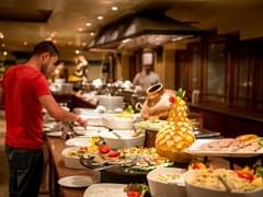 Турпоток китайцев обошелся без СИС: сломавшуюся систему дружно проигнорировали туроператоры и администрации - «Новости»