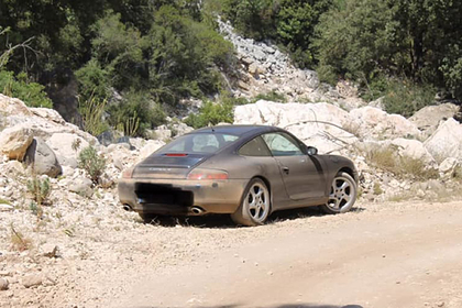 Туристы на Porsche доверились навигатору на пути к секретному пляжу и застряли - «Путешествия»