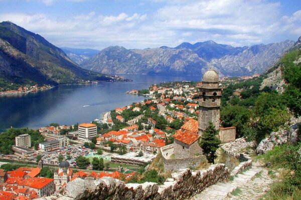Черногория заявила, что возобновляет туризм: названа дата - «ЧЕРНОГОРИЯ»