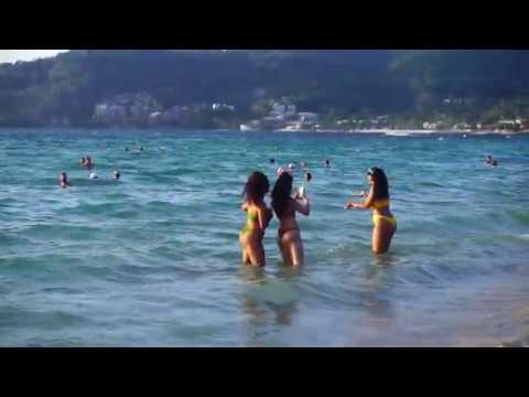 Красивые ДЕВЧОНКИ выбирают БИКИНИ пляж на Пхукете - (Видео новости)
