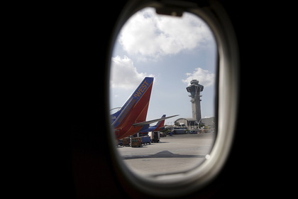 Суд оштрафовал пилота за демонстрацию гениталий во время управления самолетом - «Путешествия»